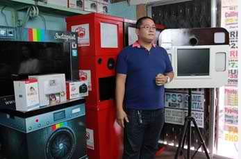 Jett Lau, of Graphics Photo Booth owner, Photobooth Organization of the Philppines member, Canon SELPHY CP820 user