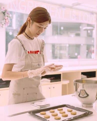 Bakebe learning to bake