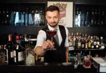Raise the Bar: A Franchisee’s Guide to Opening a Successful Bar Franchise Opening a Successful Bar Franchise